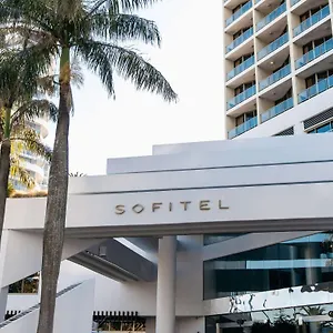Sofitel Broadbeach Отель